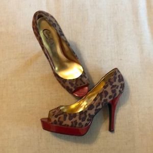 Candie’s brand heels 👠